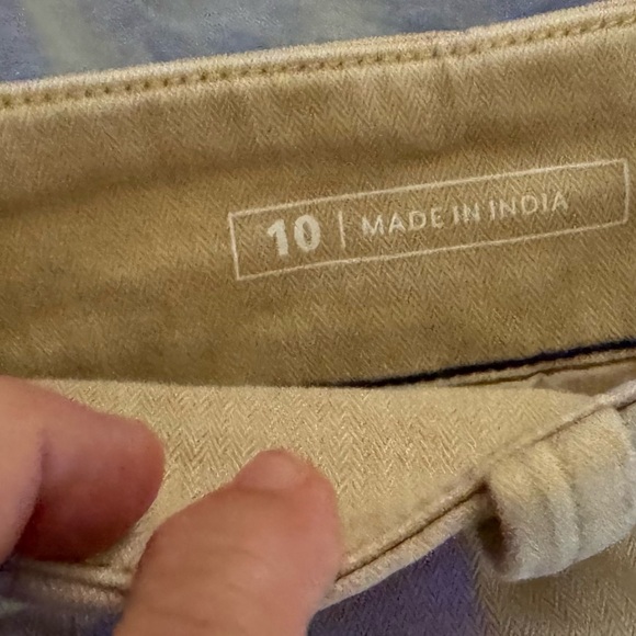 3-1/2” Vineyard Vines Shorts - Picture 3 of 3